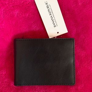 NWT - BANANA REPUBLIC Color Block
Leather Billfold Wallet